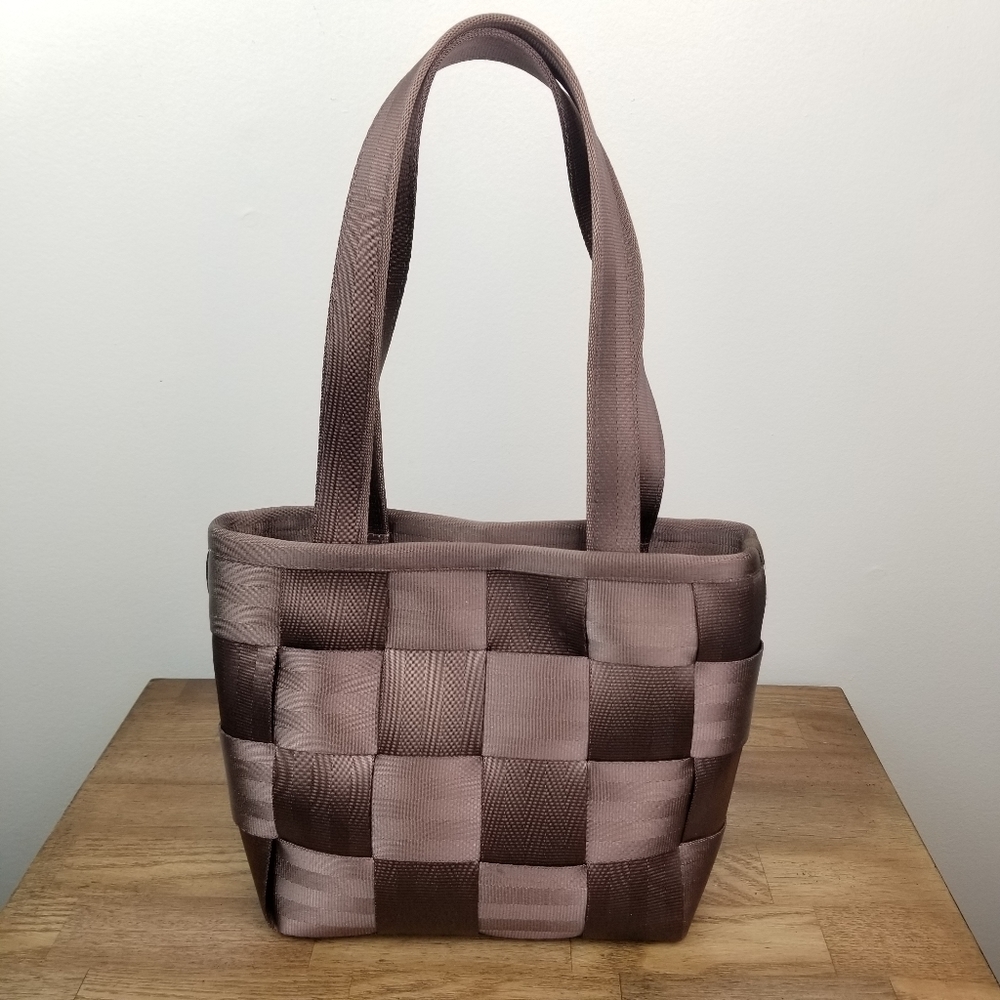 Harveys The Original Seatbelt Bag Y2K brown shoulder bag purse